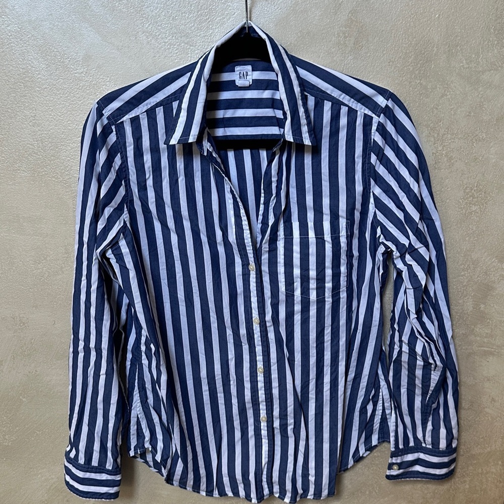 Euc Gap Striped Button Down Size Medium - image 1